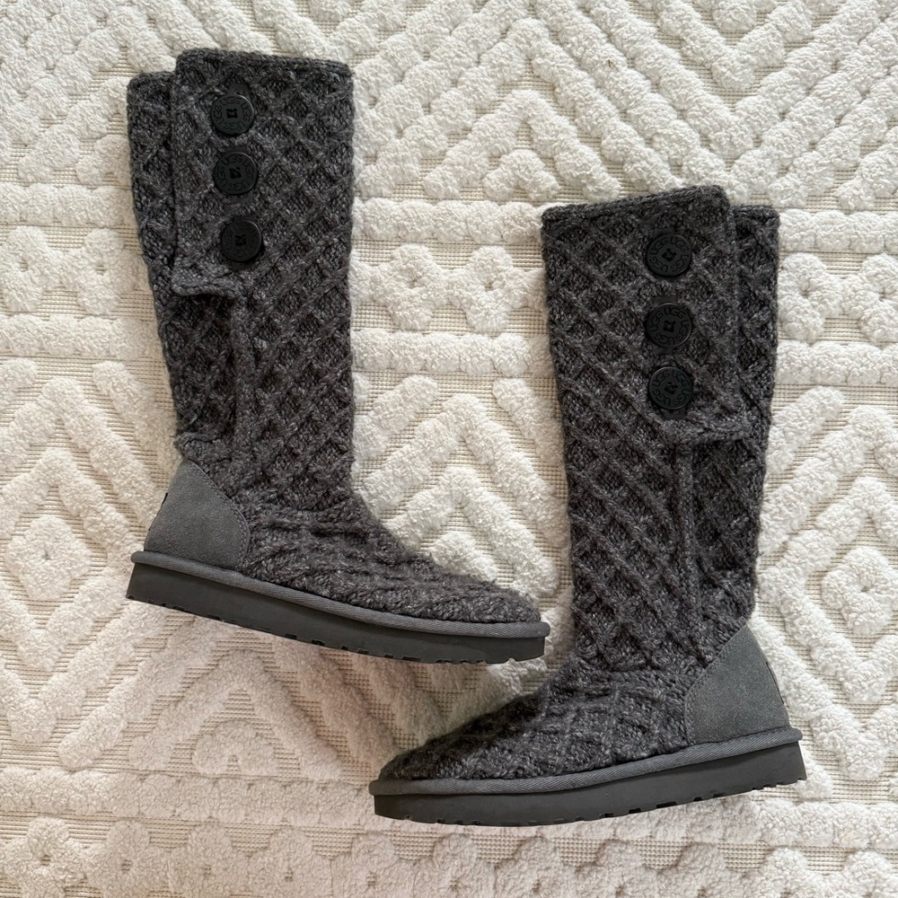 UGG Classic Cardy Gray Lattice Knit Tall Sweater Boots Women’s 7 Y2K Cozy Boho